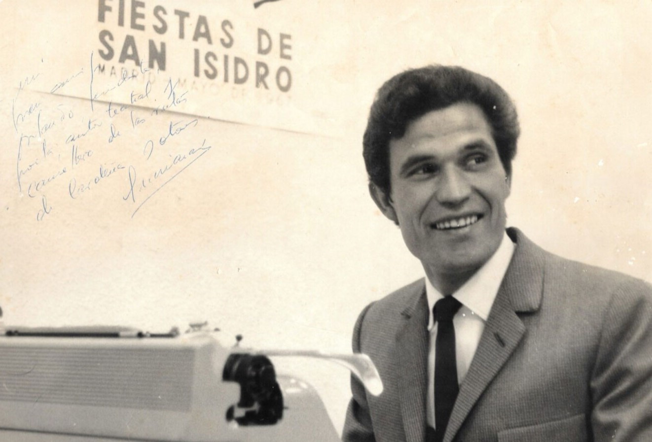 Featured image for “Agüimes rinde homenaje al escritor y dramaturgo Orlando Hernández en el 27º aniversario de su muerte.”
