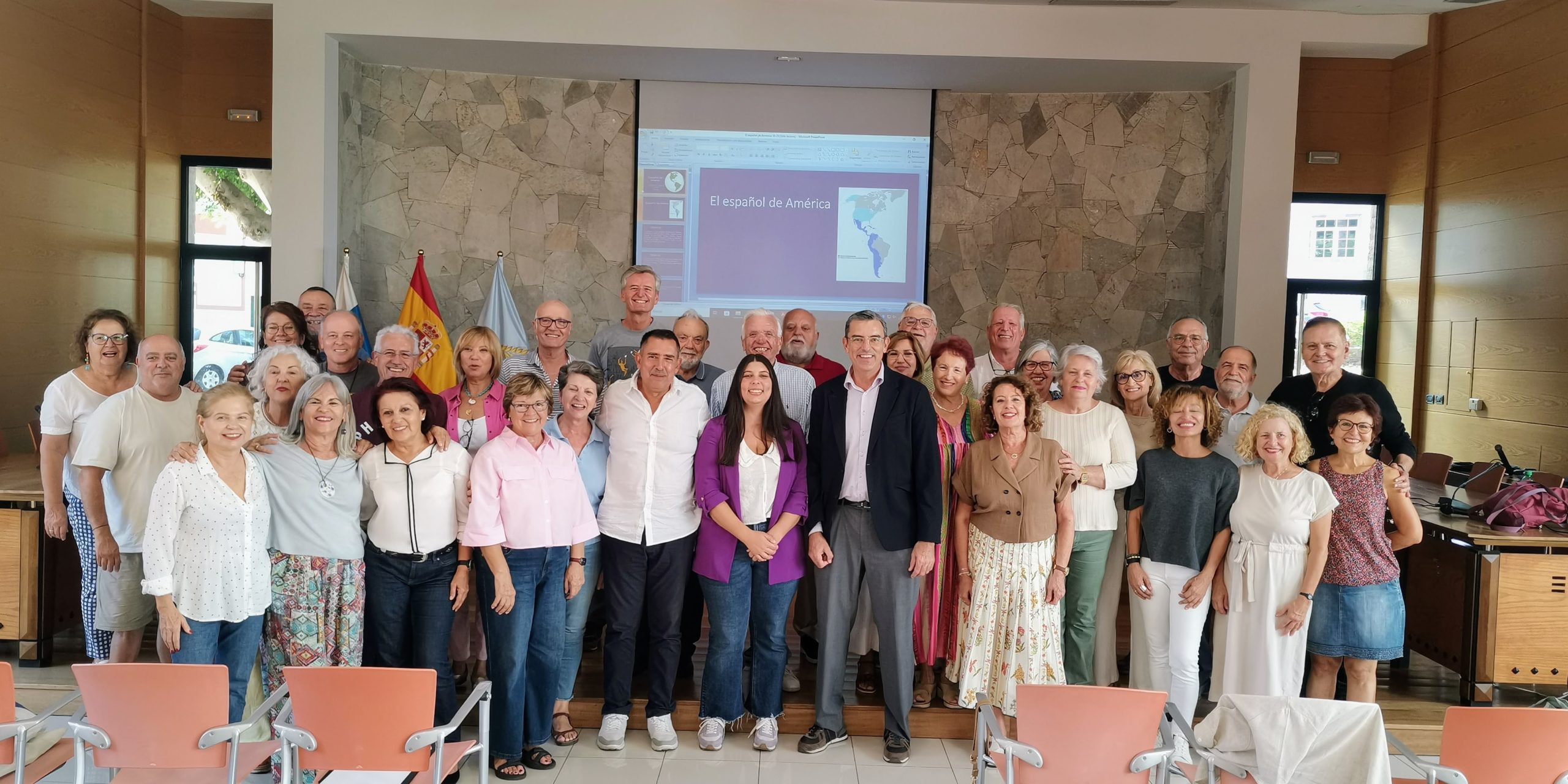 Featured image for “Un total de 45 alumnos comienza el nuevo Diploma de Estudios Latinoamericanos.”