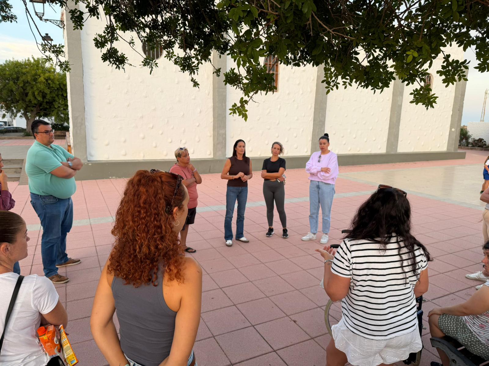 Featured image for “Vecinos de Las Rosas proponen mejoras en los espacios infantiles y zonas verdes del barrio.”