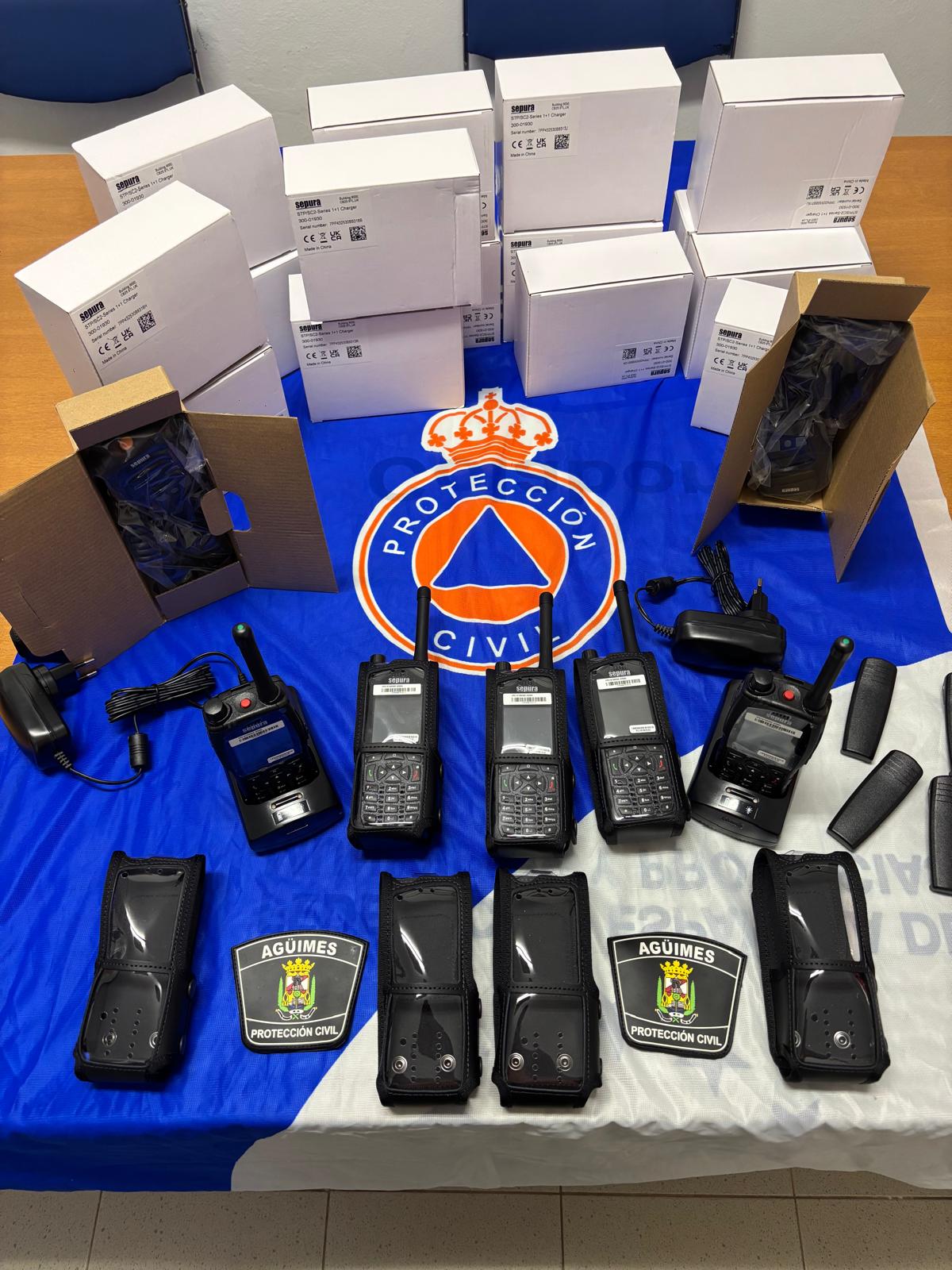Featured image for “Agüimes adquiere nuevo equipamiento de radio para mejorar la coordinación ante emergencias. ”