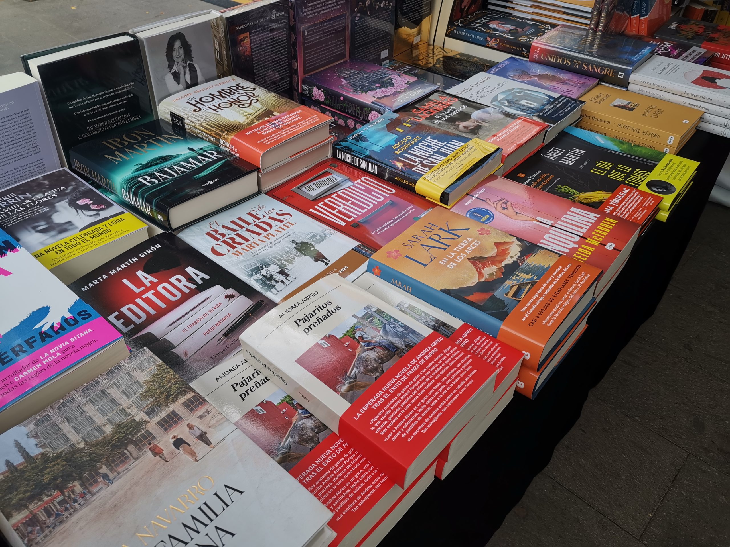 Featured image for “La plaza del Rosario se convierte en punto de encuentro para los amantes de la lectura. ”